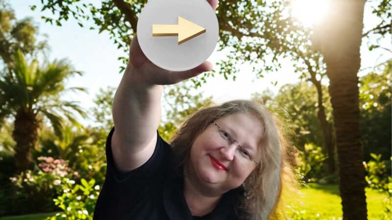 Věra Pospíšilová, v pozadí zahrada a stromy